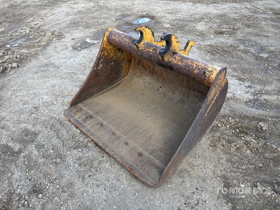 Brandt 44 in Q/C Cleanup Excavator Bucket - Fits John Deere 60G