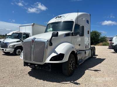 2020 Kenworth T680 6x4 Ciągnik siodłowy T/A z kabiną sypialną (Inoperable)