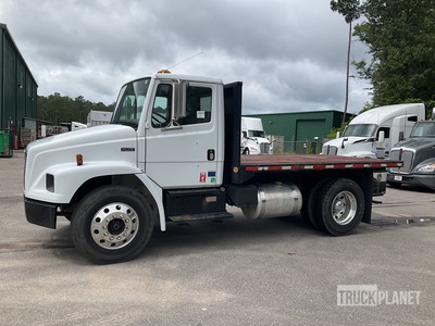 2003 Freightliner FL70 4x2 Autocarro cassone fisso