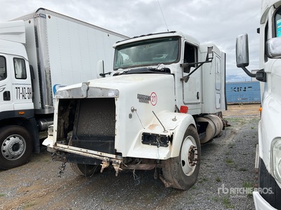 2013 Kenworth T800B 6x4 Tractocamion con Dormitorio (Solo Partes) / Parts Only T/A Sleeper Truck Tractor (Inoperable)