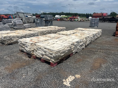 Quantity of (10) Pallets of Austin White Sunflower Limestone 4 - 8 In. Chopped Veneer 石材 (Unused)