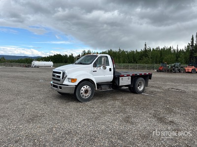 2006 Ford F-650 XL 4x2 Flatbed Truck