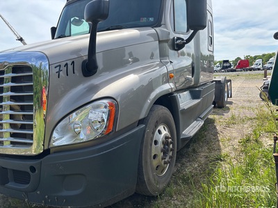 2015 Freightliner Cascadia 125 Cabeza Tractora Cabina Dormitorio (Inoperable)