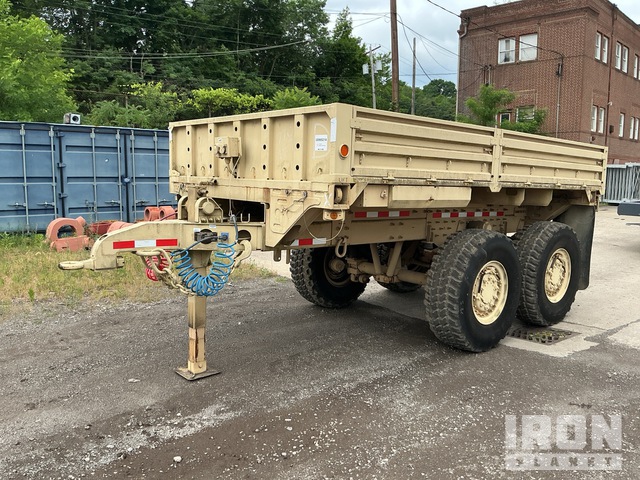 2014 Oshkosh M1095 Cargo Trailer
