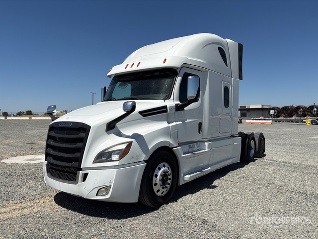 2018 Freightliner Cascadia 126 6x4 T/A Sleeper Truck Tractor