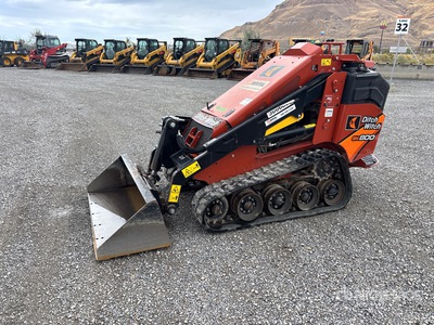 2021 Ditch Witch SK800 لودر بجنزير