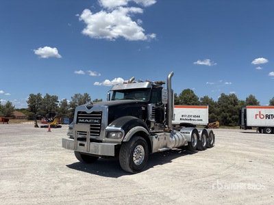 2014 Mack TD713 8x4 4-Achs Sattelzugmaschine