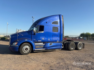 2013 Kenworth T700 6x4 Tracteur routier couchette