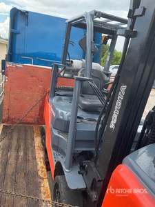 2009 Toyota 8FGCU25 4500 lb Montacargas