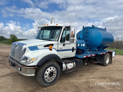 2004 International 7400 4500 L 10000 psi 4x2 Pressure Truck