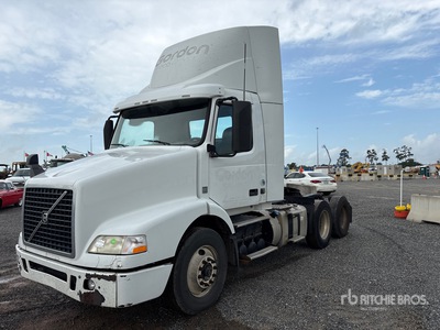 2016 Volvo VNM64T200 6x4 Cabeza Tractora Cabina Dormitorio