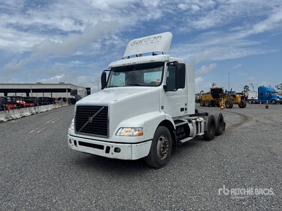 2016 Volvo VNM64T200 6x4 Cabeza Tractora Cabina Corta