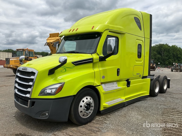 2020 Freightliner Cascadia 126 6x4 T/A Sleeper Truck Tractor