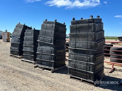 Quantity of (16) Rolling Totes