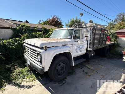 Ford F-600 4x2 Flatbed Truck