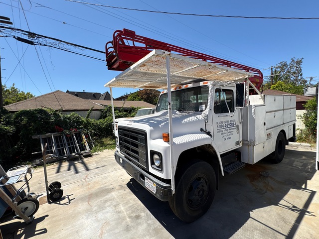 Wilkie 50 ft Ladder on 1983 International 1654 Ladder Truck