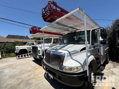 Wilkie 5110 on 2005 International 4x2 Bucket Truck
