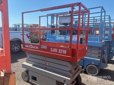 2000 Skyjack SJIII-3219 Electric Scissor Lift (Inoperable)