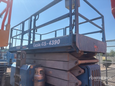 Genie GS4390 4x4 Dual Fuel Scissor Lift (Inoperable)