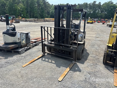 Nissan MYL02A20V 3700 lb Pneumatic Tire Forklift