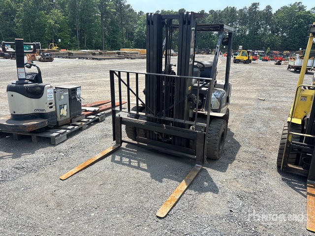 Nissan MYL02A20V 3700 lb Pneumatic Tire Forklift