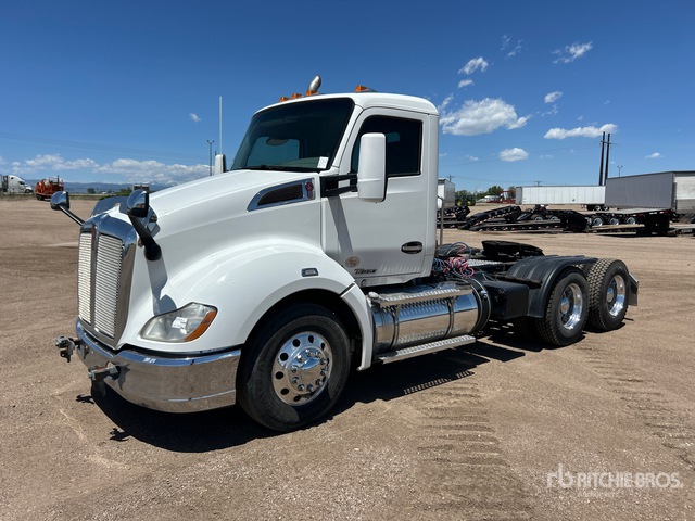 2019 Kenworth T680 6x4 T/A Day Cab Truck Tractor