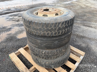 Quantity of (4) 9.5R17.5 Reifen