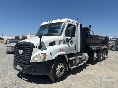 2016 Freightliner Cascadia 113 8x4 Camion à benne basculante Tridem