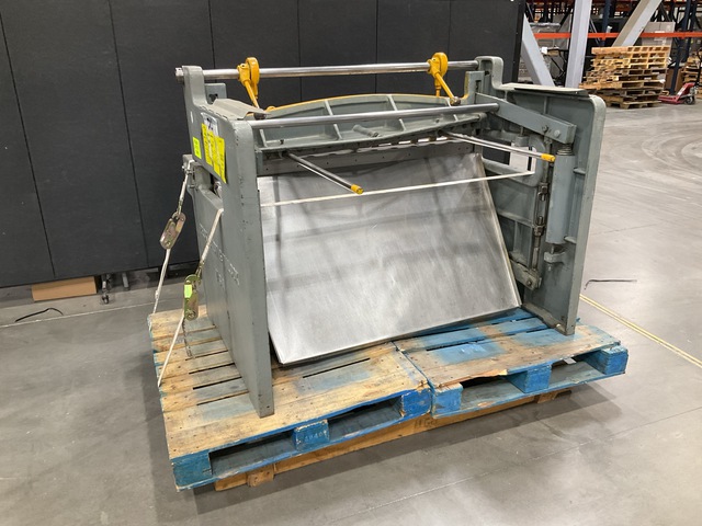 Peck, Stow & Wilcox G-52-A Metal Shear Machine