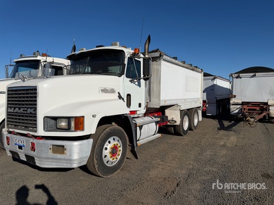 2005 Mack Vision 6x4 T/A Dump Truck