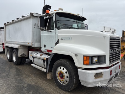 2005 Mack Vision 6x4 T/A Dump Truck