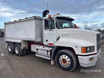 2005 Mack CH688RS Vision 6x4 3-Achs Kipper-Lkw