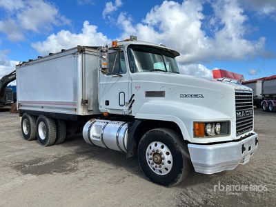 1993 Mack CLR675RST 6x4 T/A Camión dumper