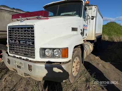 1993 Mack CLR675RST 6x4 T/A Dump Truck