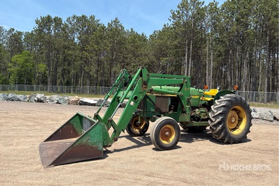 1982 John Deere 1840 2WD Utility Tractor