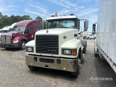 2015 Mack CHU613 Pinnacle 6x4 T/A Day Cab Truck Tractor