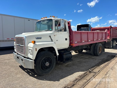 1991 Ford LN8000F 4x2 Camion à benne basculante S/E (Inoperable)