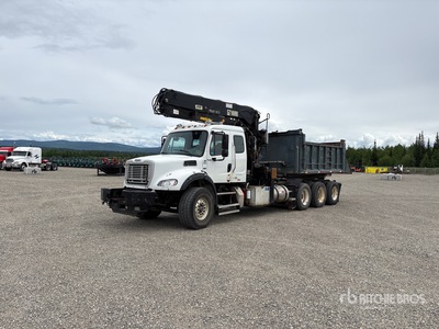 2012 Hiab 251S 89 Articulated Boom on 2012 Freightliner M2-112 Business Class m2 8x6 Extended Cab Camion-benne avec grue