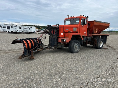 1979 International Paystar 5000 4x4 Autocarro spazzaneve (Inoperable)