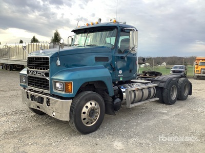2020 Mack PI64T Pinnacle 6x4 T/A Day Cab Truck Tractor