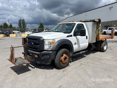2013 Ford F-450 4x2 Flatbed Truck