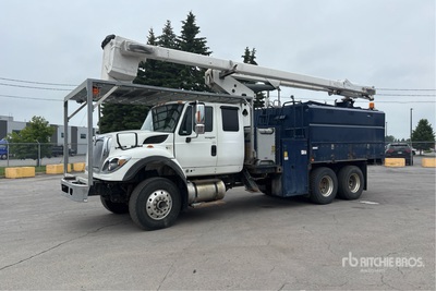 Terex HI- Ranger XT60-70 70 ft on 2011 International 7400SBA 6x4 Crew Cab Forestry Chipper Body 高所作業車