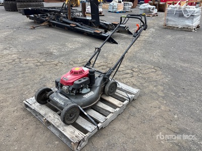 2014 Honda HRC2163HXC Walk-Behind Lawn Mower
