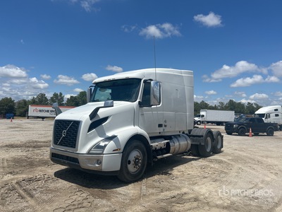 2021 Volvo VNR 6x4 Ciągnik siodłowy T/A z kabiną sypialną