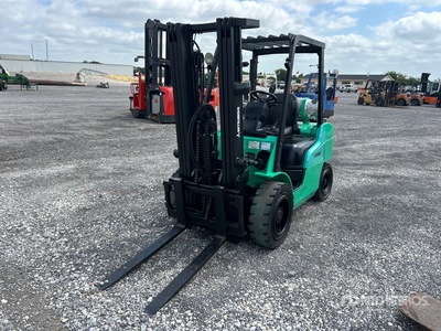 Mitsubishi FG30N Cushion Tire Chariot Élévateur