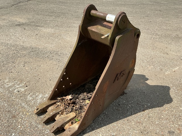 ACS 24 in Digging Excavator Bucket - Fits New Holland/ Volvo