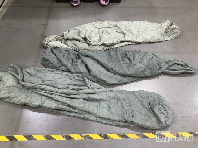 (80) Sleeping Bags