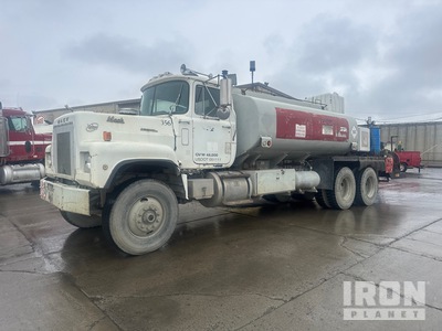1979 Mack RS686LS 2400 gal 6x4 Camion-citerne à carburant et à lubrifiant