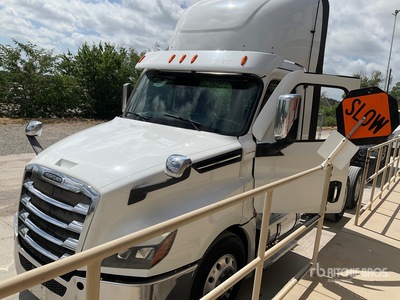 2020 Freightliner Cascadia 126 T/A Day Cab Truck Tractor
