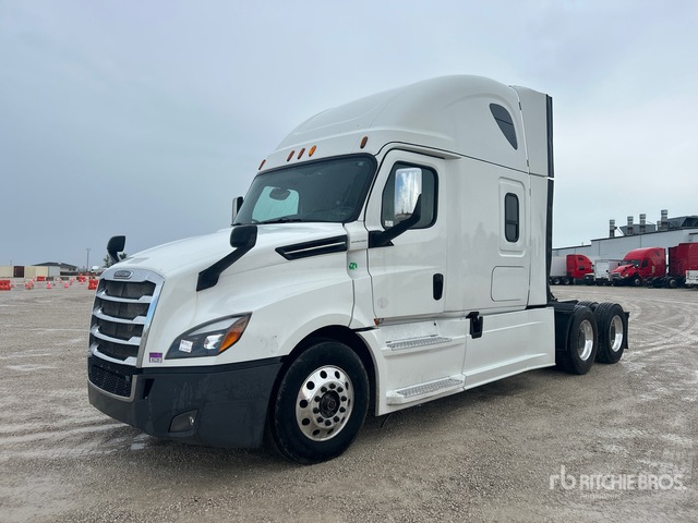2018 Freightliner Cascadia 126 6x4 T/A Sleeper Truck Tractor
